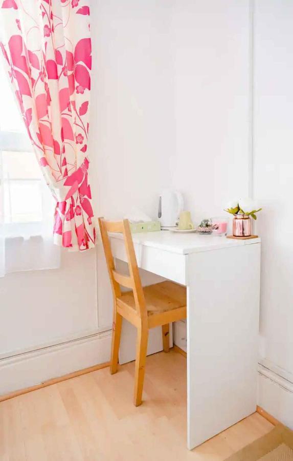 Homestay Near Tottenham Hotspur Stadium London Exterior photo