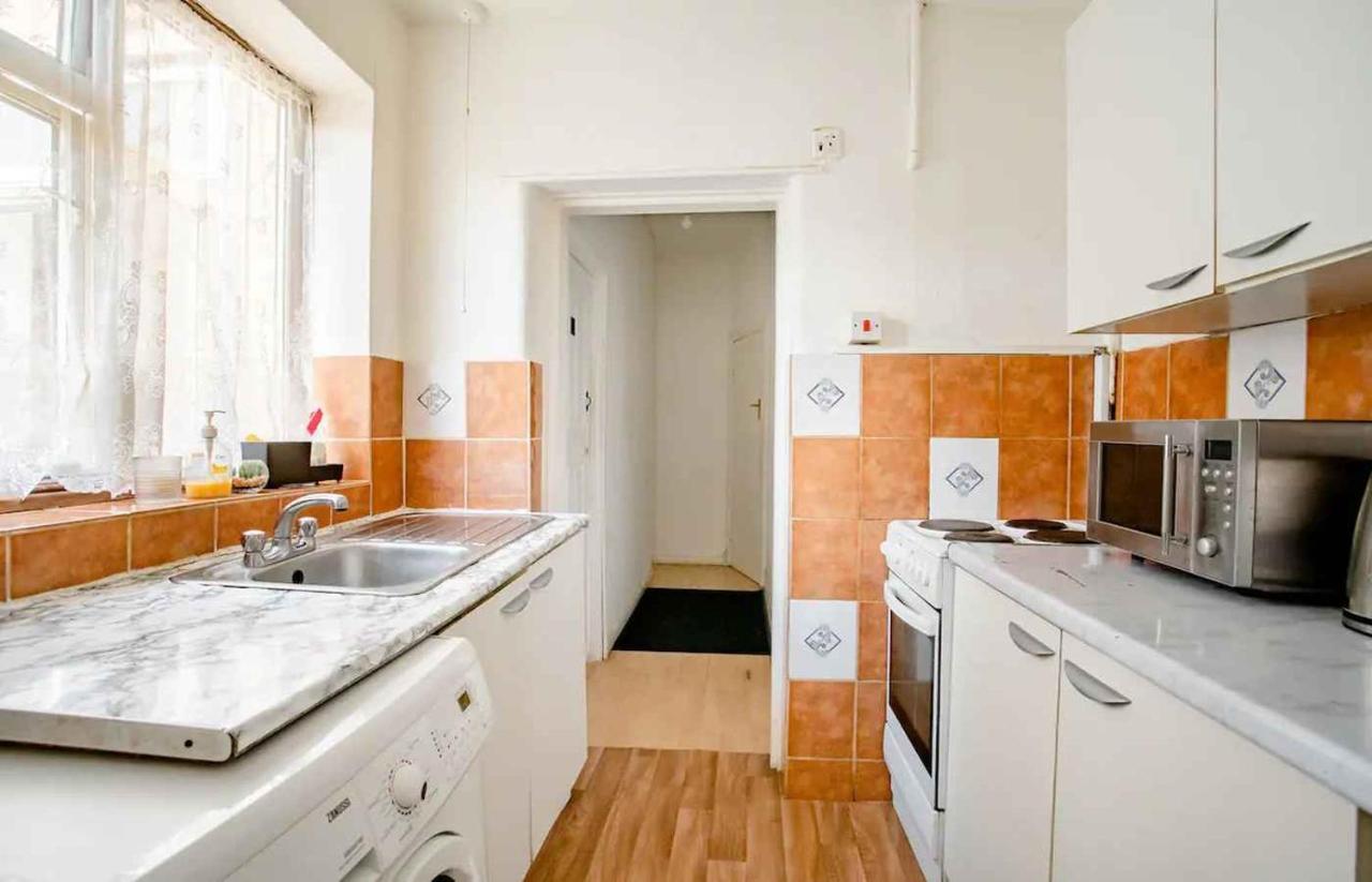 Homestay Near Tottenham Hotspur Stadium London Exterior photo