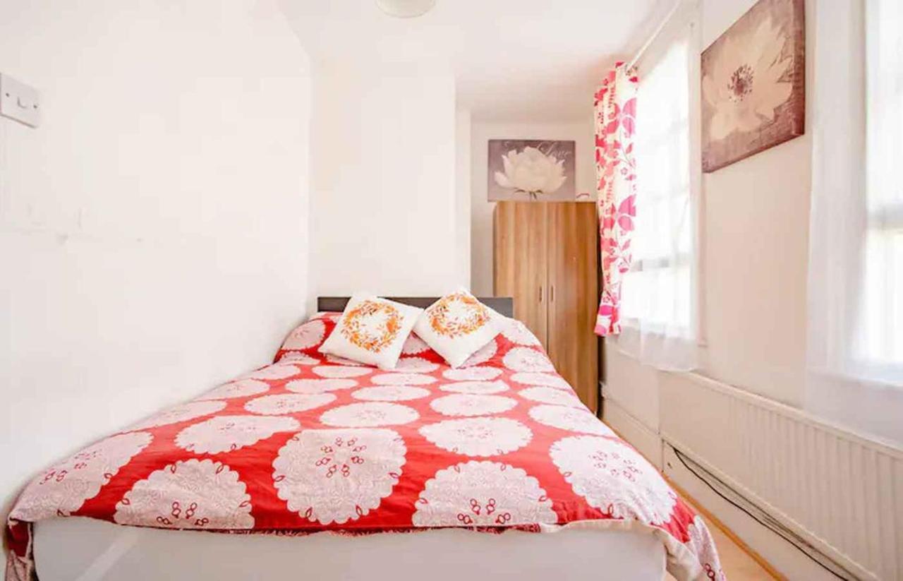 Homestay Near Tottenham Hotspur Stadium London Exterior photo